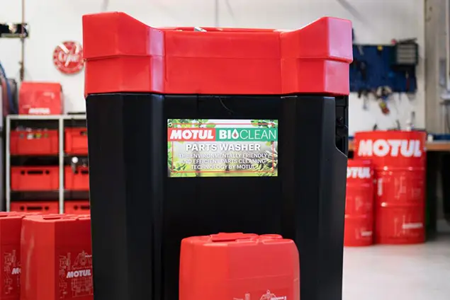 Mobilní mycí stůl od Welfare Fluid a náplň MOTUL BIOCLEAN 234